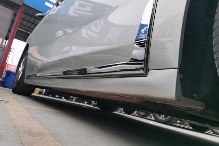 Used VOYAH Dream 2022 Low-Carbon Edition Dream+ Smart Enjoyment Package Right Side Sill