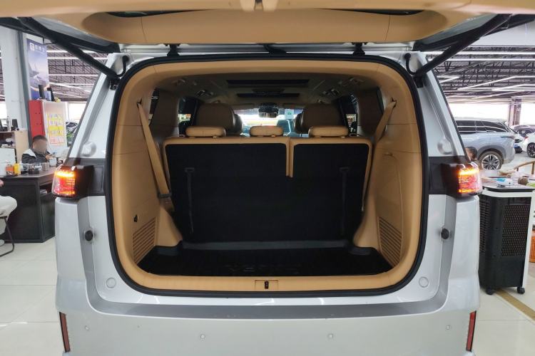 Used VOYAH Dream 2022 Low-Carbon Edition Dream+ Smart Enjoyment Package Trunk