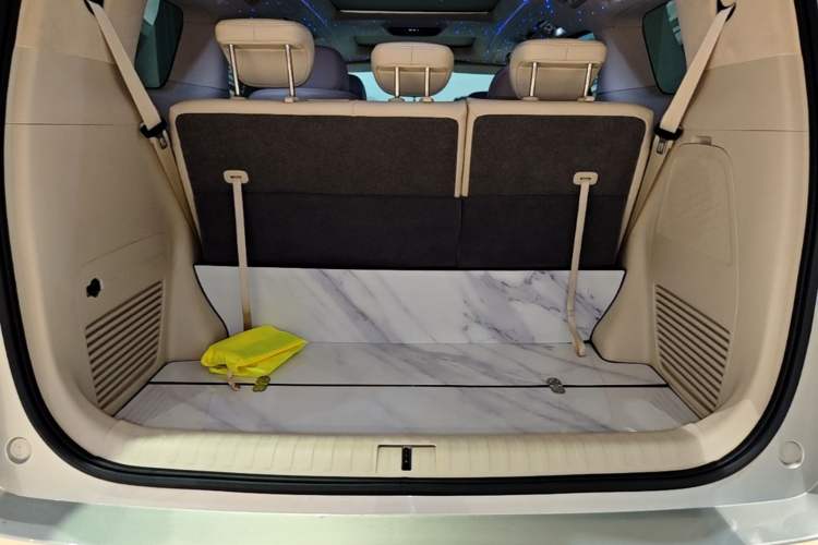Used VOYAH Dream 2022 Low-Carbon Edition Dream+ Smart Enjoyment Package Trunk