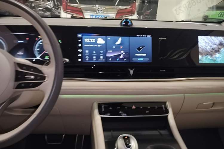 Used VOYAH Dream 2022 Low-Carbon Edition Dream+ Smart Enjoyment Package Audio And AC Panel