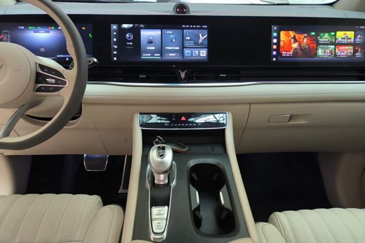 Used VOYAH Dream 2022 0-Carbon Edition Dream+ Smart Enjoyment Package 475 km Audio And AC Panel