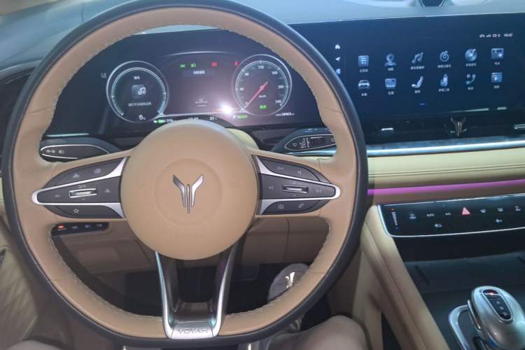 Used VOYAH Dream 2022 0-Emission Version Plus Intelligent Driving Package 475 km Center Console