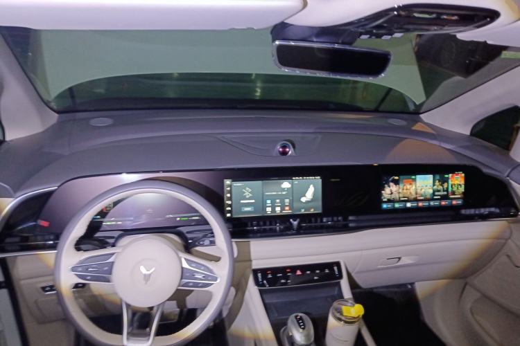 Used VOYAH Dream 2022 0-Emission Version Range of 475 km Center Console