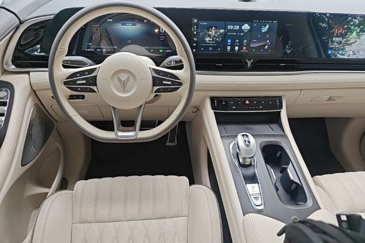 Used VOYAH Dream 2022 0-Carbon Edition Dream+ Smart Enjoyment Package 475 km Center Console