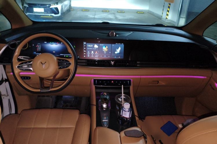 Used VOYAH Dream 2022 Zero-Carbon Edition Plus Intelligent Driving & Range Package—605 km Center Console