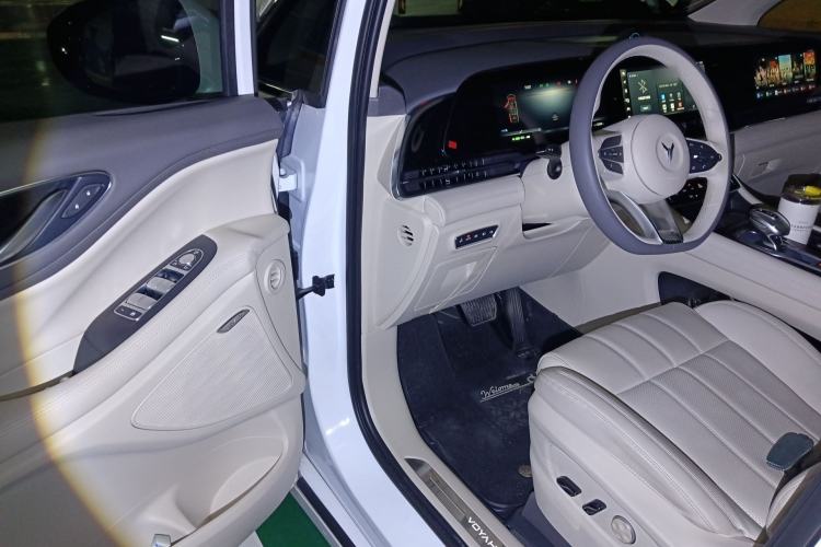 Used VOYAH Dream 2022 0-Emission Version Range of 475 km Driver Seat