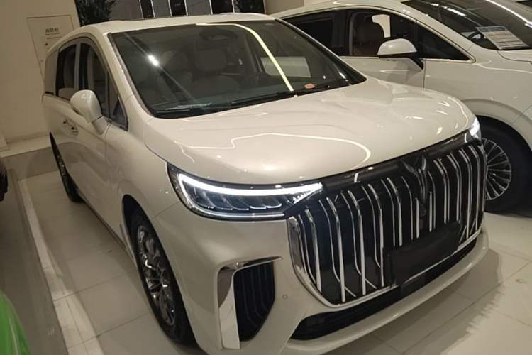 Used VOYAH Dream 2022 Low-Carbon Edition Dream+ Smart Enjoyment Package Front Right 45 Deg