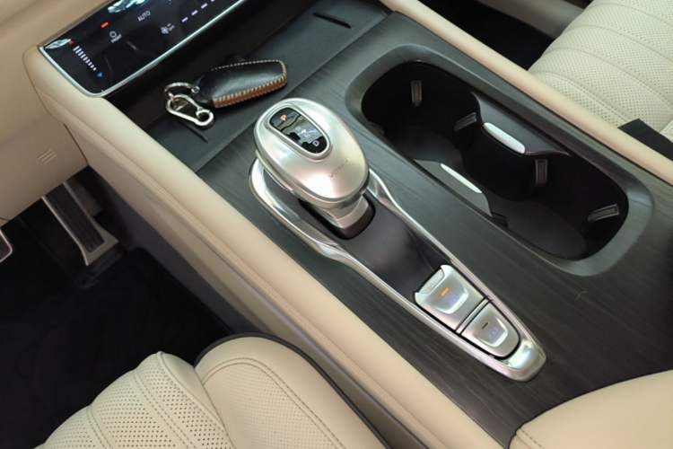 Used VOYAH Dream 2022 0-Carbon Edition Dream+ Smart Enjoyment Package 475 km Gear Lever