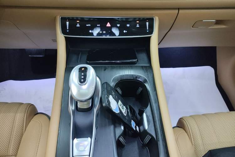 Used VOYAH Dream 2022 Low-Carbon Edition Dream+ Smart Enjoyment Package Gear Lever