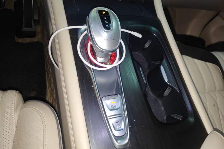 Used VOYAH Dream 2022 0-Emission Edition Dream+ Smart Range Package – 605 km Gear Lever