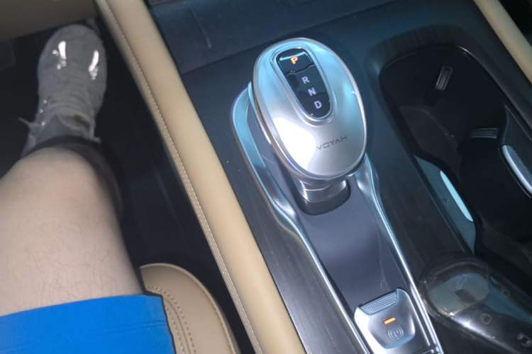 Used VOYAH Dream 2022 0-Emission Version Plus Intelligent Driving Package 475 km Gear Lever
