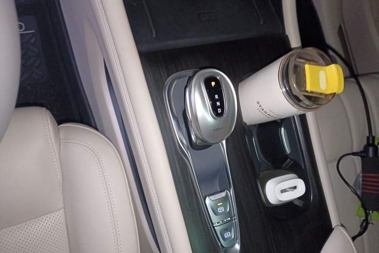 Used VOYAH Dream 2022 0-Emission Version Range of 475 km Gear Lever