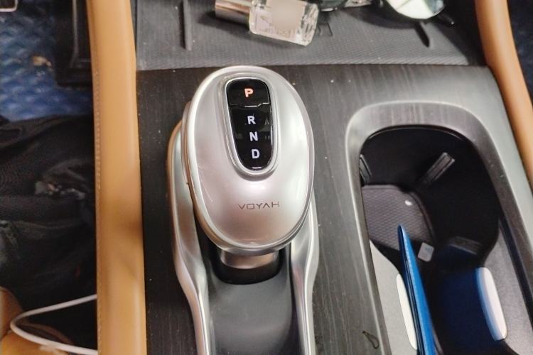 Used VOYAH Dream 2022 0-Emission Edition Dream+ Smart Range Package – 605 km Gear Lever