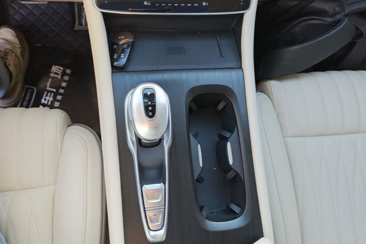 Used VOYAH Dream 2022 Low-Carbon Edition Dream+ Smart Enjoyment Package Gear Lever