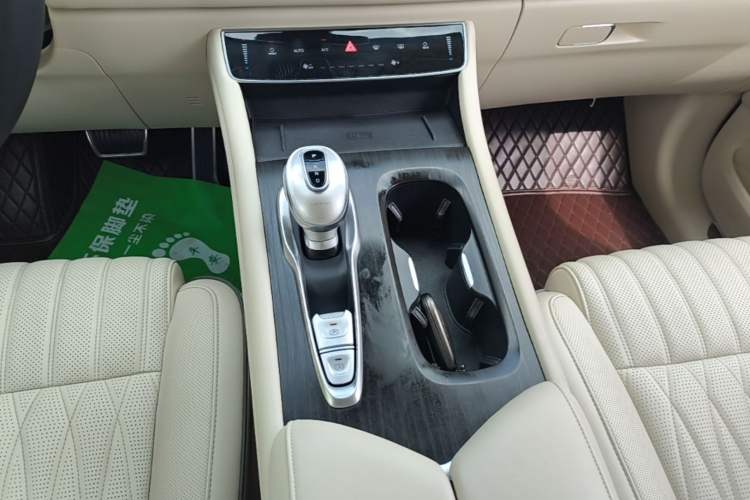 Used VOYAH Dream 2022 Low-Carbon Edition Dream+ Smart Enjoyment Package Gear Lever