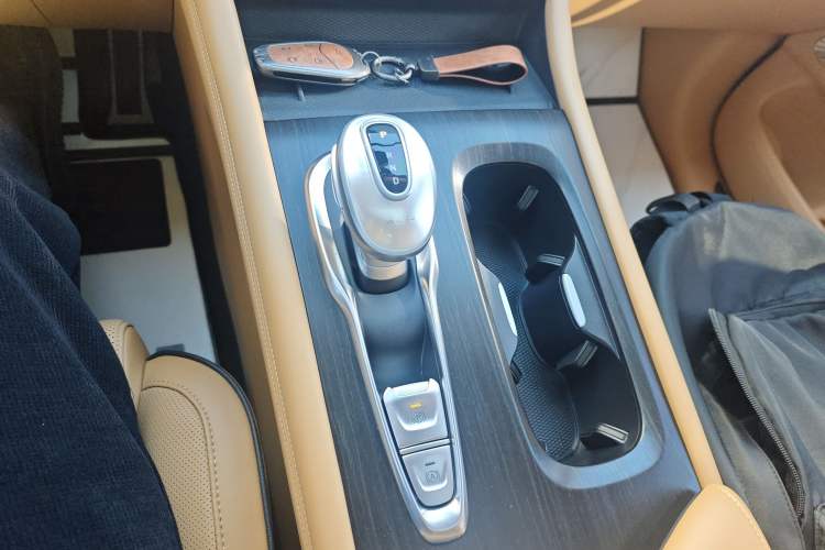 Used VOYAH Dream 2022 Low-Carbon Edition Dream+ Smart Enjoyment Package Gear Lever