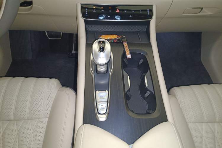 Used VOYAH Dream 2022 Low-Carbon Edition Dream+ Smart Enjoyment Package Gear Lever