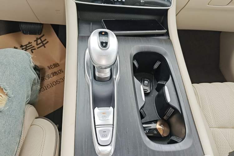 Used VOYAH Dream 2022 Low-Carbon Edition Dream+ Smart Enjoyment Package Gear Lever