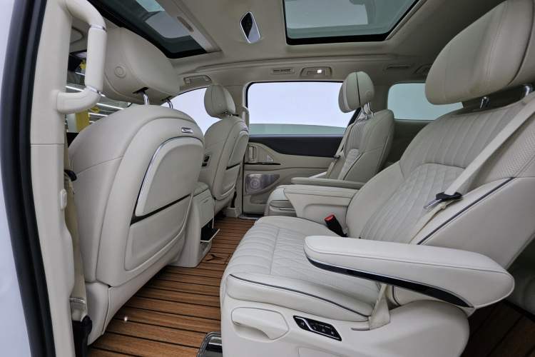 Used VOYAH Dream 2022 Low-Carbon Edition Dream+ Smart Enjoyment Package Interior 4
