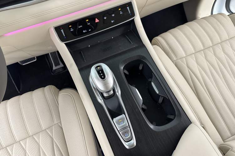 Used VOYAH Dream 2022 Low-Carbon Edition Dream+ Smart Enjoyment Package Interior 5