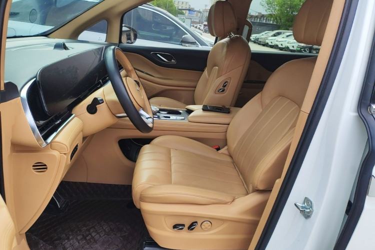 Used VOYAH Dream 2022 Zero-Carbon Edition Plus Intelligent Driving & Range Package—605 km Left Front Seat