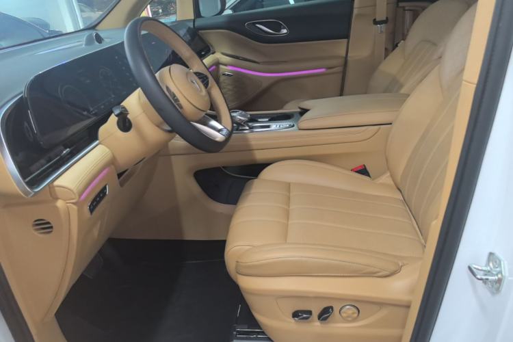 Used VOYAH Dream 2022 0-Emission Version Plus Intelligent Driving Package 475 km Left Front Seat