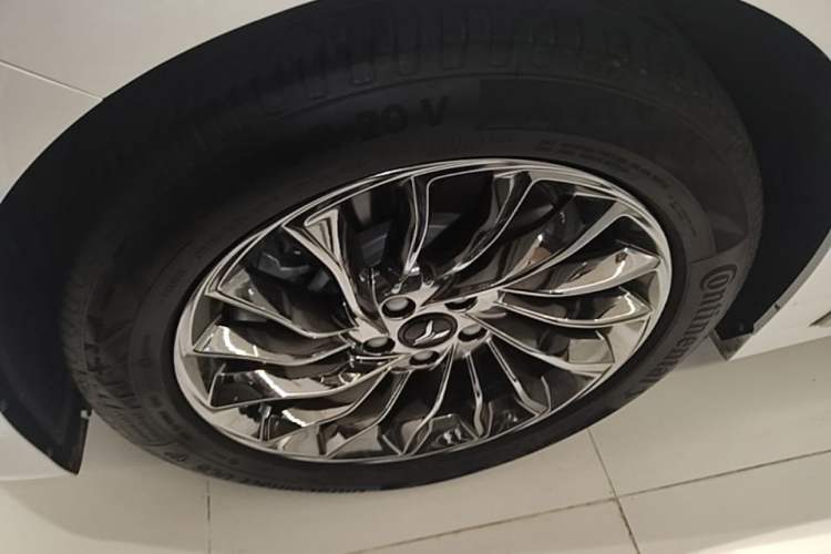 Used VOYAH Dream 2022 Low-Carbon Edition Dream+ Smart Enjoyment Package Left Front Wheel Hub