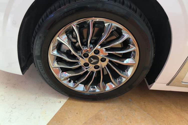 Used VOYAH Dream 2022 0-Carbon Edition Dream+ Smart Enjoyment Package 475 km Left Front Wheel Hub