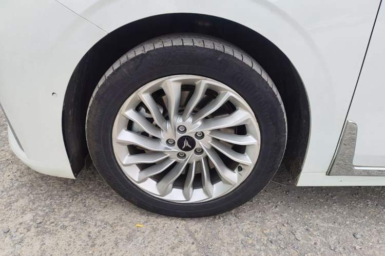 Used VOYAH Dream 2022 Zero-Carbon Edition Plus Intelligent Driving & Range Package—605 km Left Front Wheel Hub