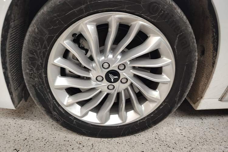 Used VOYAH Dream 2022 Low-Carbon Edition Plus Intelligent Driving Package Left Front Wheel Hub