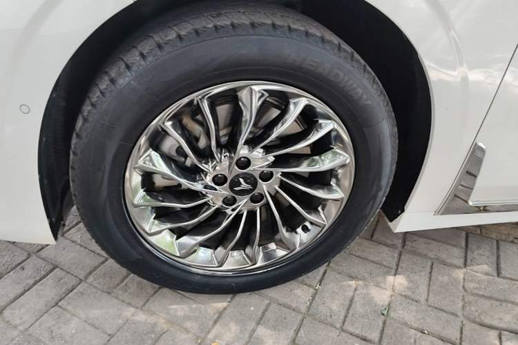 Used VOYAH Dream 2022 Low-Carbon Edition Dream+ Smart Enjoyment Package Left Front Wheel Hub