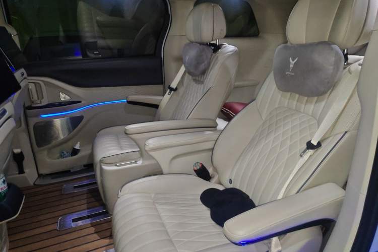 Used VOYAH Dream 2022 0-Emission Edition Dream+ Smart Range Package – 605 km Left Rear Seat