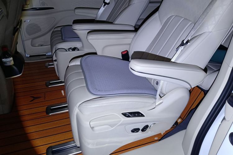 Used VOYAH Dream 2022 0-Emission Version Range of 475 km Left Rear Seat