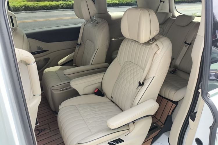 Used VOYAH Dream 2022 Low-Carbon Edition Dream+ Smart Enjoyment Package Left Rear Seat