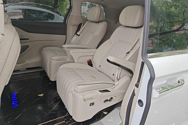 Used VOYAH Dream 2022 0-Carbon Edition Dream+ Smart Enjoyment Package 475 km Left Rear Seat