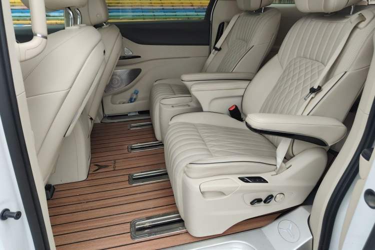 Used VOYAH Dream 2022 Low-Carbon Edition Dream+ Smart Enjoyment Package Left Rear Seat