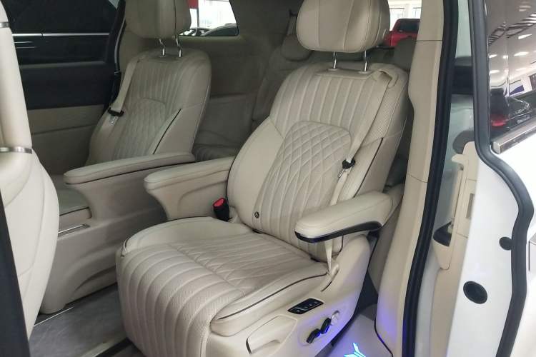 Used VOYAH Dream 2022 Low-Carbon Edition Dream+ Smart Enjoyment Package Left Rear Seat