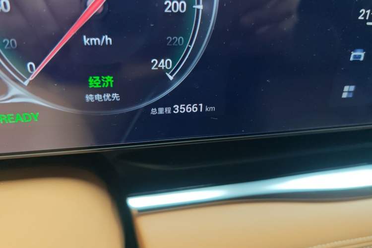 Used VOYAH Dream 2022 Low-Carbon Edition Dream+ Smart Enjoyment Package Odometer Close Up