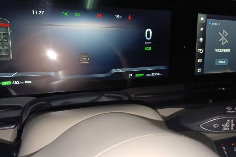 Used VOYAH Dream 2022 0-Emission Version Range of 475 km Odometer Close Up