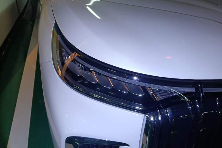 Used VOYAH Dream 2022 0-Emission Version Range of 475 km Right Front Headlight