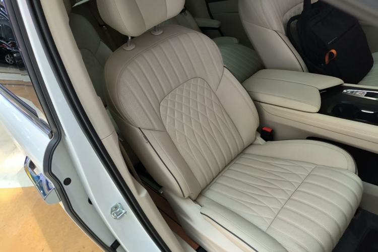 Used VOYAH Dream 2022 0-Carbon Edition Dream+ Smart Enjoyment Package 475 km Right Front Seat