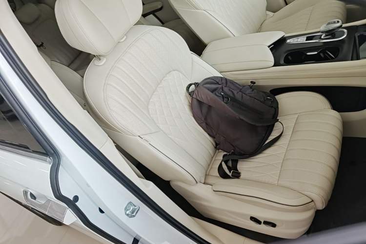 Used VOYAH Dream 2022 Low-Carbon Edition Dream+ Smart Enjoyment Package Right Front Seat
