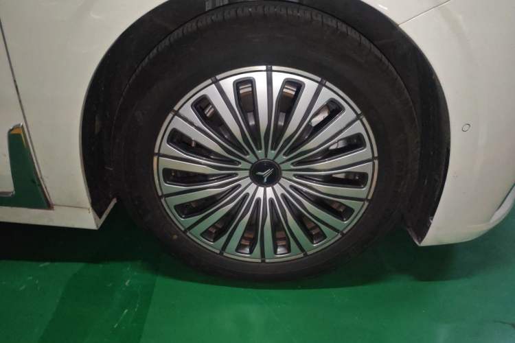 Used VOYAH Dream 2022 0-Emission Edition Dream+ Smart Range Package – 605 km Right Front Wheel Hub