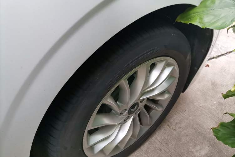 Used VOYAH Dream 2022 Low-Carbon Edition Plus Intelligent Driving Package Right Front Wheel Hub