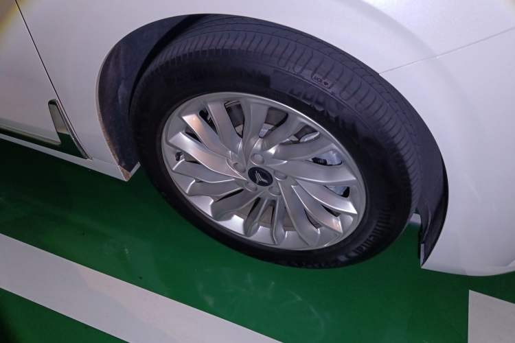 Used VOYAH Dream 2022 0-Emission Version Range of 475 km Right Front Wheel Hub