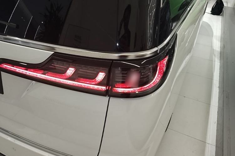 Used VOYAH Dream 2022 Low-Carbon Edition Dream+ Smart Enjoyment Package Right Rear Taillight