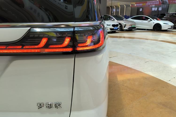 Used VOYAH Dream 2022 0-Carbon Edition Dream+ Smart Enjoyment Package 475 km Right Rear Taillight
