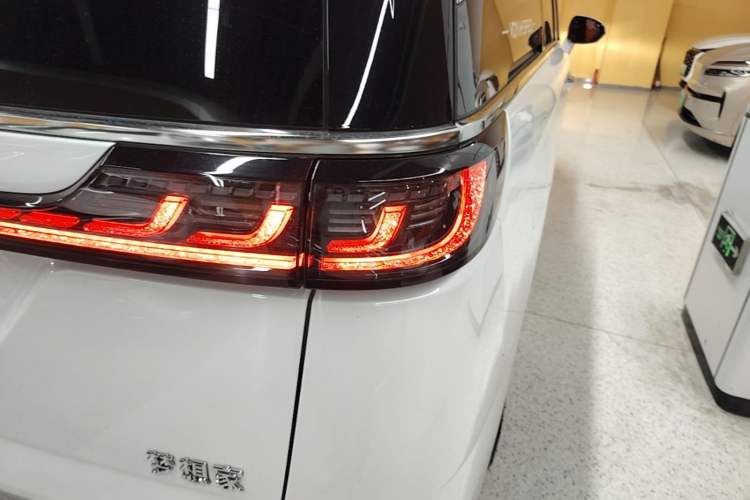 Used VOYAH Dream 2022 Low-Carbon Edition Plus Intelligent Driving Package Right Rear Taillight