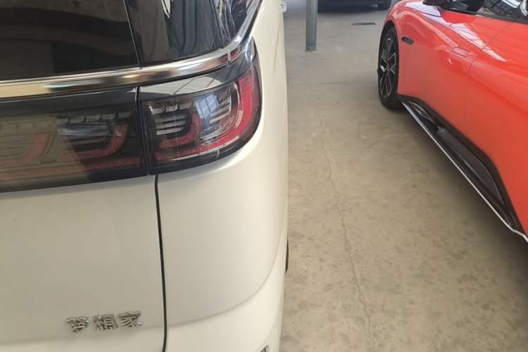 Used VOYAH Dream 2022 Low-Carbon Edition Dream+ Smart Enjoyment Package Right Rear Taillight