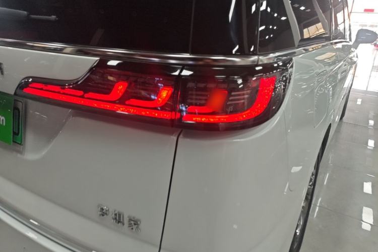 Used VOYAH Dream 2022 Low-Carbon Edition Dream+ Smart Enjoyment Package Right Rear Taillight